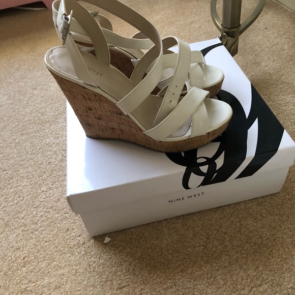 Nine West white sandals/wedges - Picture 4 of 7